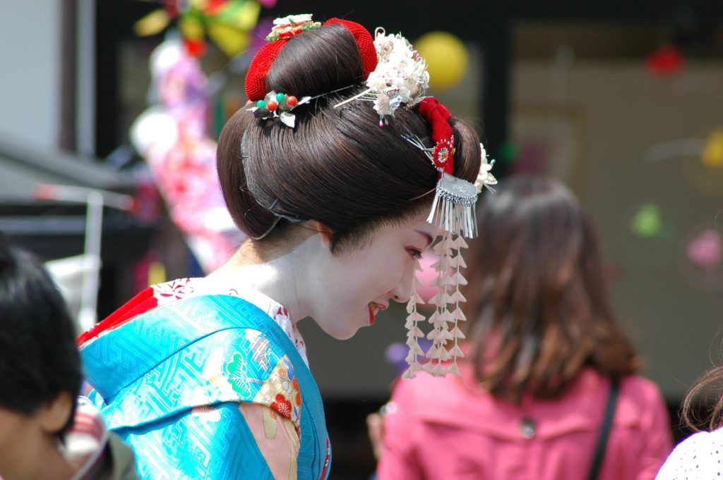 geisha hair and makeup
